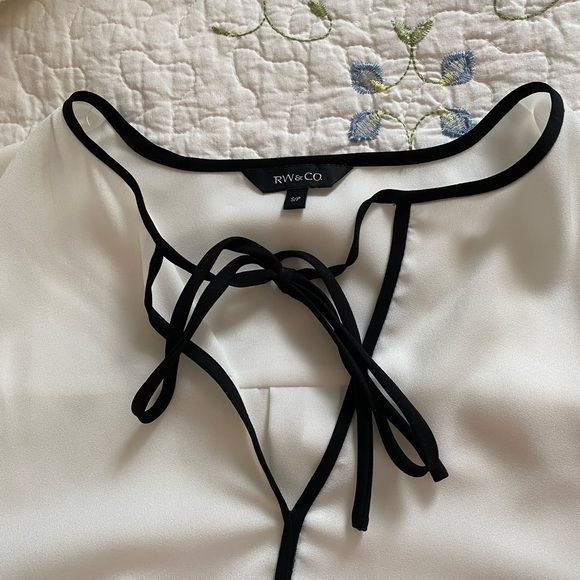 RW&Co Blouse - Picture 3 of 3